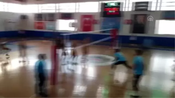 Voleybol Erkekler 1. Ligi maçında kavga