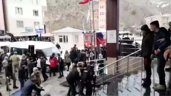 Çığ altından kurtarılan AK Parti eski Van Milletvekili Gülşen Orhan