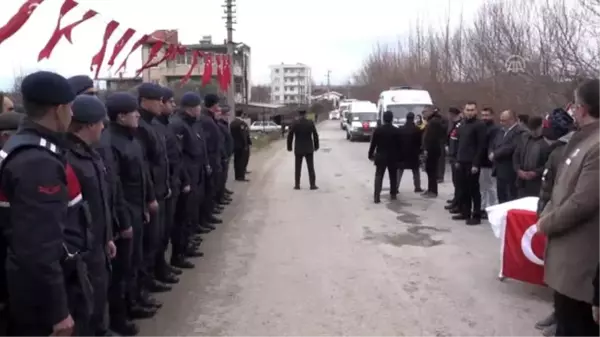 Van'da çığ düşmesi sonucu şehit olan Jandarma Uzman Çavuş Muammer Keskin'in cenazesi toprağa verildi