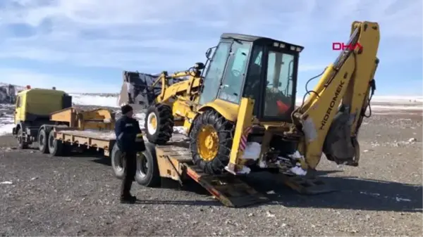 Kars toprak dondu, mezar iş makinesi ile kazıldı