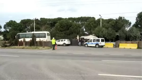 Polis uygulama noktasına sığınan kedi 