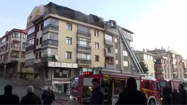 Psikolojik rahatsızlığı olduğu belirtilen kişi evini ateşe verdi (2)