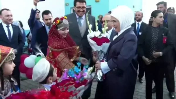 Emine Erdoğan'dan Pakistan'daki Maarif Okuluna ziyaret