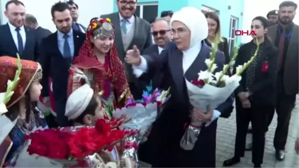 Emine erdoğan, pakistan'da maarif okulu'nu ziyaret etti-1