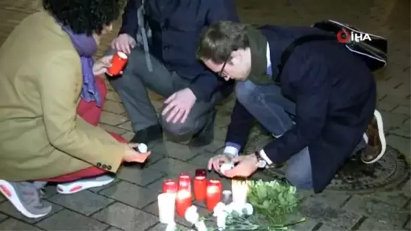 Berlin'de Brandenburg Kapısı önünde ırkçı saldırıya sessiz protesto