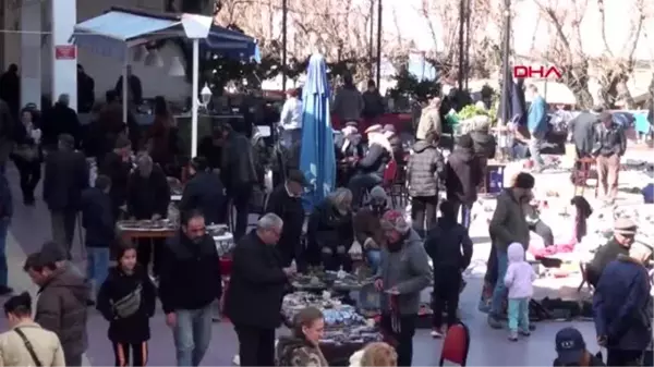 Aydın kuşadası'nda bitpazarı yoğun ilgi görüyor