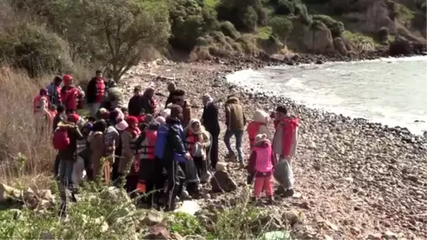 Bir grup düzensiz göçmen, Ayvacık Sahili'nden botlarla hareket etti (2)