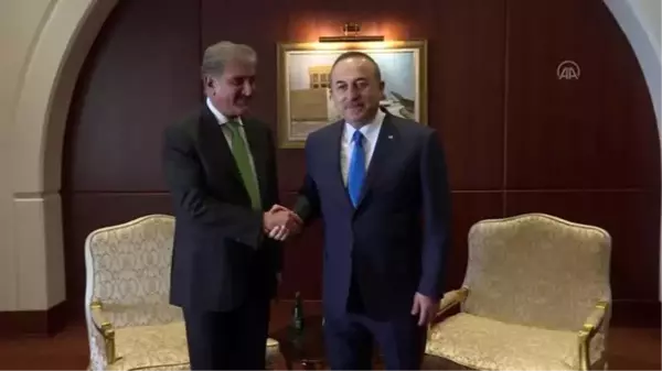 Çavuşoğlu, Pakistan Dışişleri Bakanı Mahmud Kureyşi ile görüştü