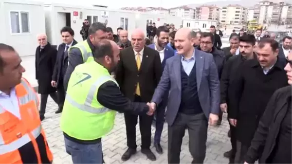 İçişleri Bakanı Soylu, Elazığ'da konteyner kentlerdeki vatandaşları ziyaret etti