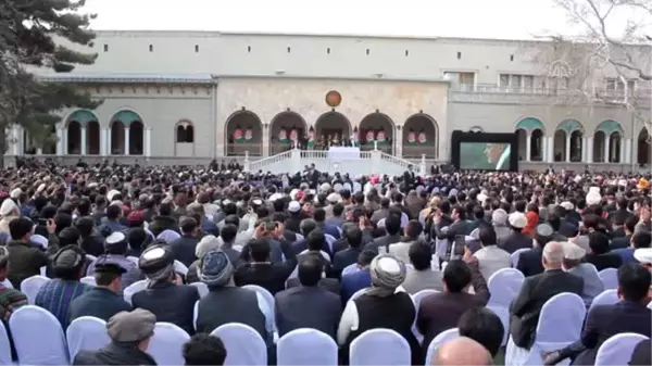 Afganistan'da tartışmalı cumhurbaşkanı seçiminin ardından hem Gani hem Abdullah yemin etti