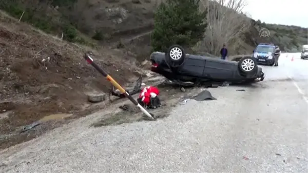 Tokat'ta devrilen otomobildeki iki kişi yaralandı