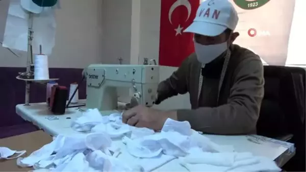 Gevaş Belediyesinden vatandaşlara ücretsiz maske