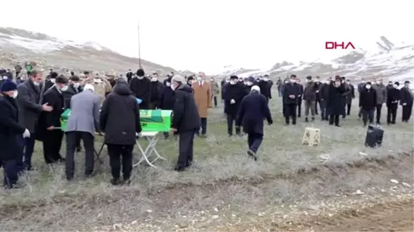 ERZURUM-Rektörün babasına maske ve eldivenli cenaze töreni