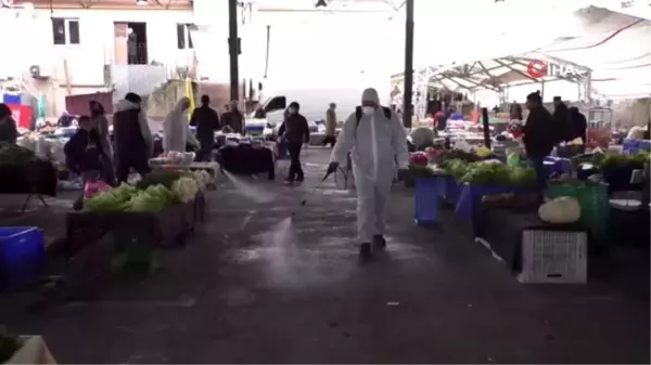 Halk pazarında önce dezenfekte yapıldı sonra dua edildi