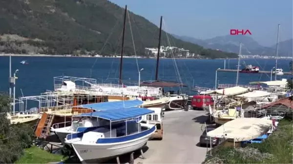 MARMARİS Gezi ve yolcu taşıyan tekneler turizme hazırlanıyor