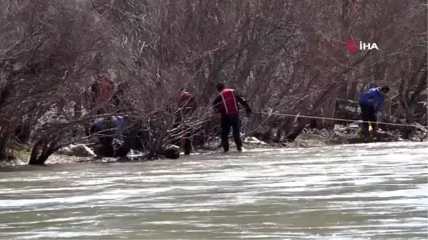 Munzur Çay'ına düşen Uzman Çavuş Güneş'i arama çalışmaları sürüyor