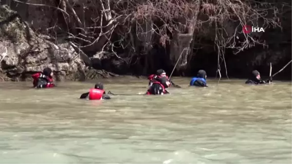 Kayıp Uzman Çavuş Güneş'in bulunması için Munzur didik didik aranıyor