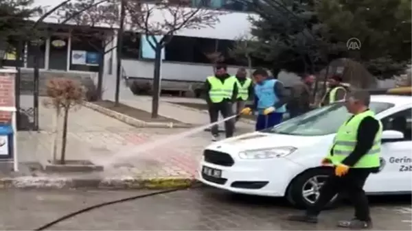 Özalp'ta cadde ve sokaklar özel karışımlarla yıkanıyor