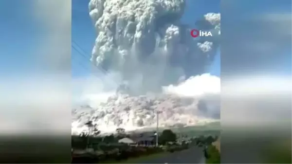 Endonezya'da Merapi Yanardağı'nda Patlama