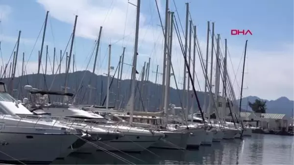 MUĞLA Marmaris'te deniz tutkunları yatlarında izole yaşam sürüyor