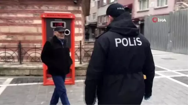 İstanbul'da sokağa çıkan yaşlıların polisi ikna çalışmaları kamerada