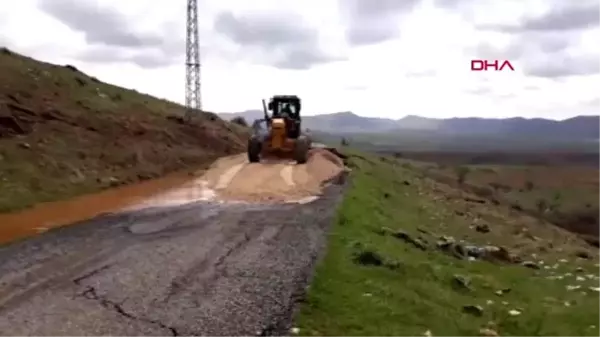 Gercüş'te sel sonrası tahrip olan yollar onarıldı