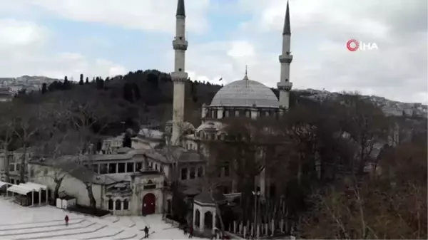 Eyüp Sultan Camii'nin avlusu kuşlara kaldı