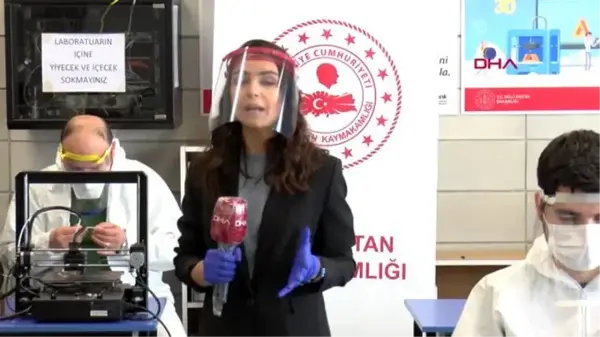 İSTANBUL-Öğretmenler, sağlık çalışanları için yüz koruyucu siperlik üretiyor