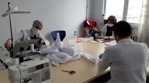 Ardahanlı gönüllü usta öğreticilerden fedakar sağlıkçılara maske ve tulum