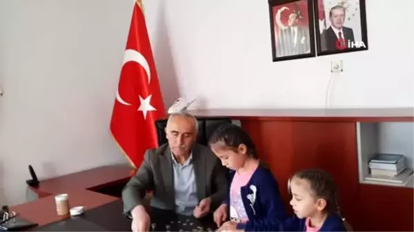 Kumbaralarında biriktirdikleri harçlıkları devlete bağışladılar