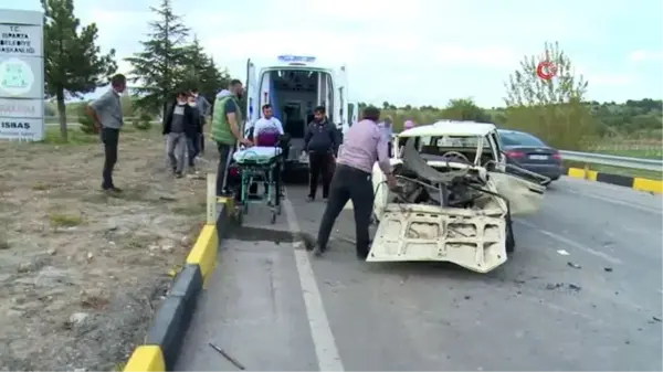 Isparta'da ambulans ile otomobil çarpıştı: 2 yaralı