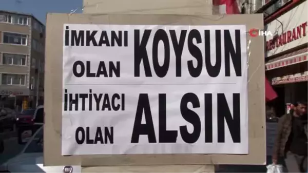 Fatih'te yola tezgah açan iki arkadaştan anlamlı uygulama