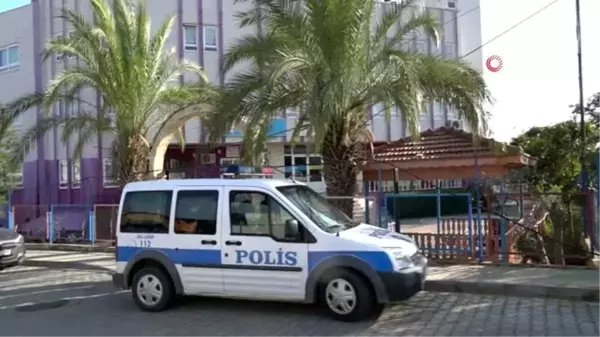 Okulda aç kalan balık ve köpeklerin imdadına polis yetişti