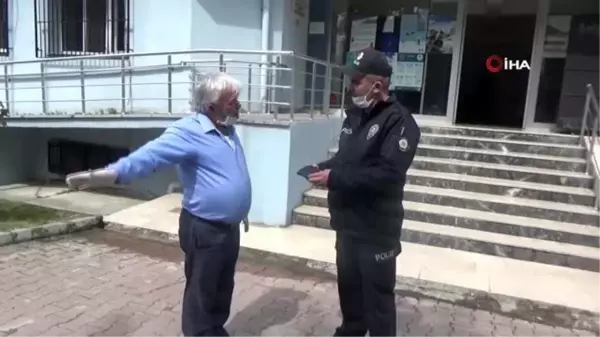 Yolda bulduğu içi para dolu cüzdanı polise teslim etti