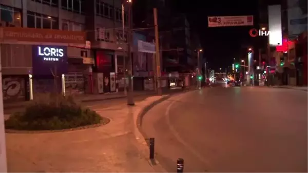 Kadıköy'de sokak ve caddeler boş kaldı