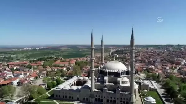 Ramazanın mukabele geleneği Selimiye'den canlı yayınla sürdürülüyor