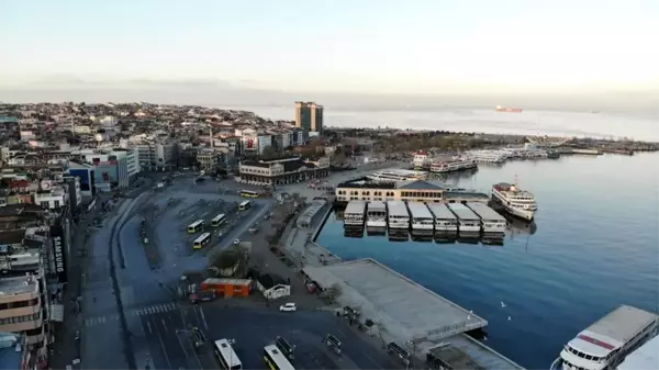 Kadıköy Meydanı sessizliğini sürdürüyor