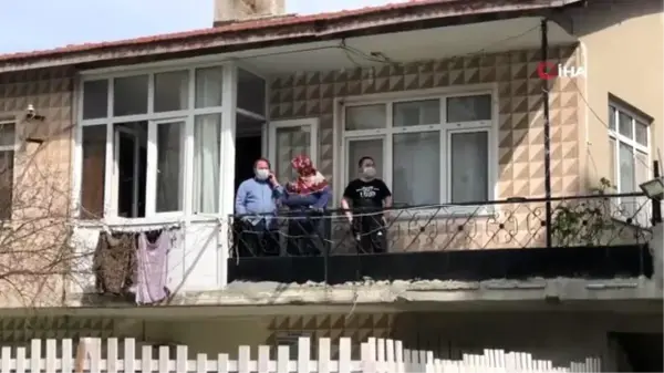 Down sendromlu genç kumbarasını Kızılay'a bağışladı