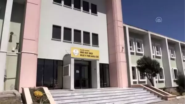 Bandırma'da meslek lisesi öğretmenleri her gün dezenfektan üretiyor