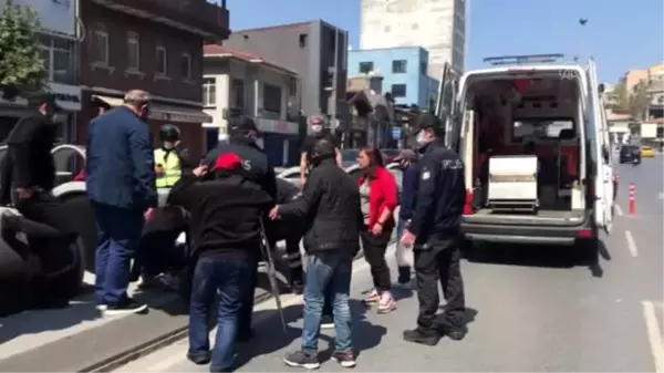 Beyoğlu'nda otomobilin çarptığı yaya yaralandı