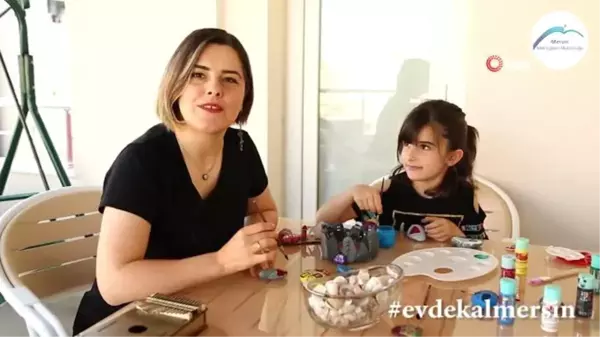 Mersinli öğretmenlerden 'cam cama değil, can cana eğitim için evde kal' çağrısı