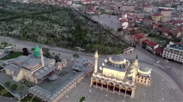 Her yıl dolup taşan Mevlana Meydanı'nda koronavirüs sessizliği - KONYA