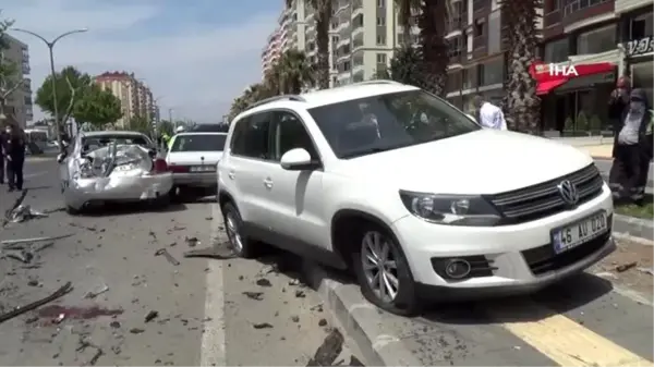 Hızını alamayan otomobil 5 araca çarptı: 1'i ağır 2 yaralı