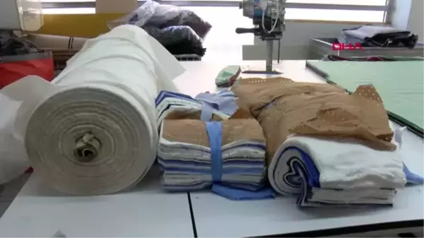 MODA TASARIMCILARI DİKİŞ MAKİNELERİNİ SAĞLIKÇILAR İÇİN ÇALIŞTIRIYOR