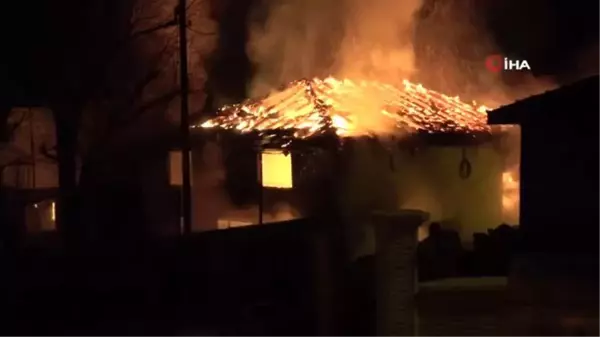 Bolu'da, kullanılmayan eski cami alev alev yandı