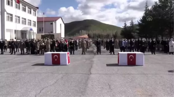 Bitlis'te şehit olan iki asker için tören