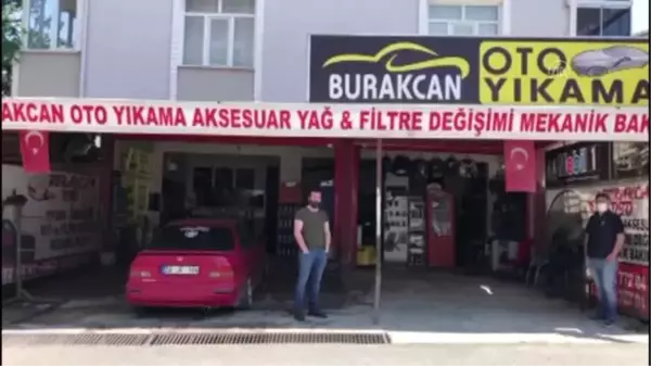 Esnaf, kumru yuvasını bozmamak için koltuk kılıfını satmadı