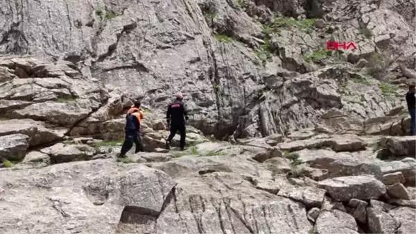 HAKKARİ Pancar toplarken uçurumdan düşüp yaralandı, 5 saatte kurtarıldı