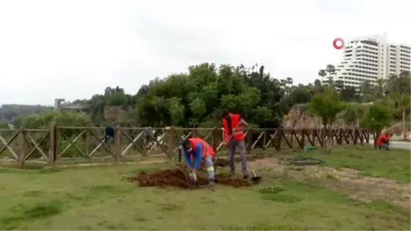 Konyaaltı Sahili yaz sezonuna hazırlanıyor