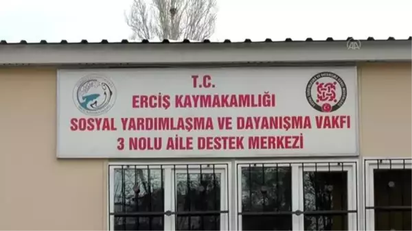 Ercişli kadınlar tulum ve maske üretiyor